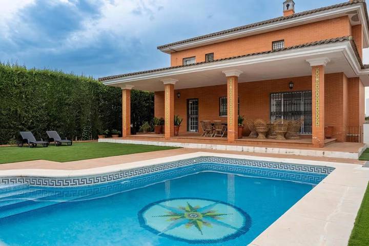 Chalet para 10 personas, con piscina además de vistas y jardín en Provincia de Sevilla - 4