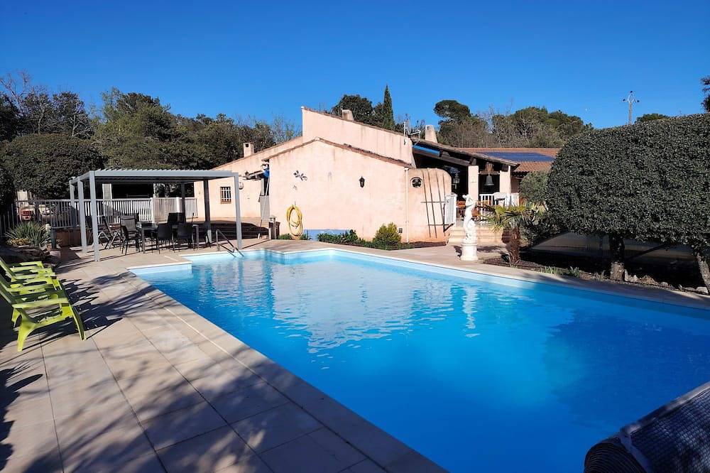 Totally private 8 adults plus 2 children luxe villa with heated swimming pool in Régusse, Brignoles region