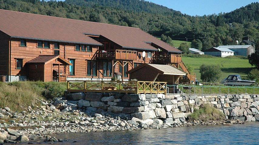 Ferienhaus für 15 Personen, mit Pool und Sauna sowie Terrasse und Ausblick in Nesset
