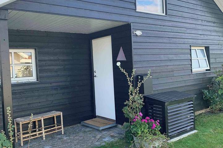 Ferieudlejning for 4 personer, med terrasse og have, husdyr tilladt i Hasmark