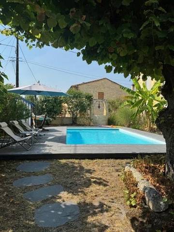 Gîte pour 6 personnes, avec terrasse et jardin ainsi que jacuzzi et piscine à Grézillac