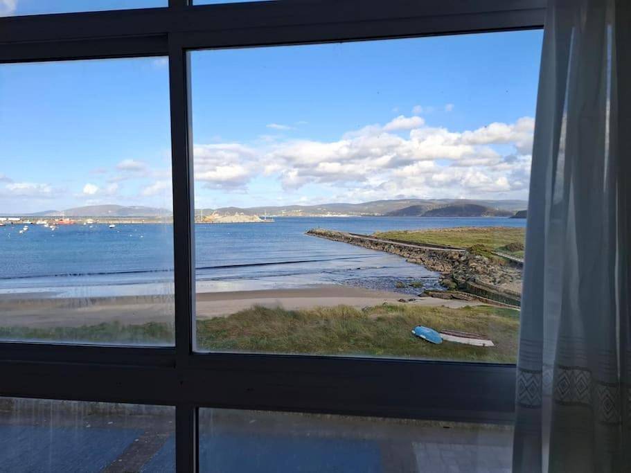 Appartement entier, Piso primera línea de playa y vistas al mar en Cariño in Area da Concha (Cariño), Cariño