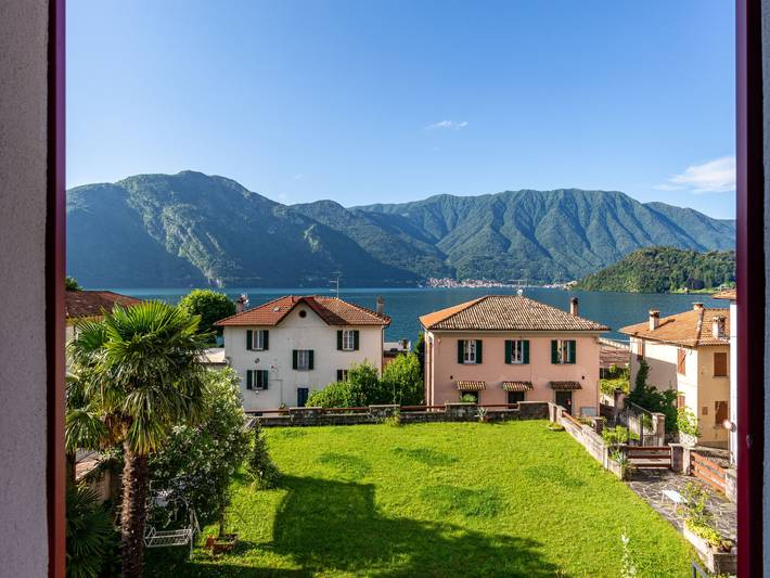 Ferienwohnung für 8 Personen, mit Balkon und Terrasse sowie Garten und Seeblick