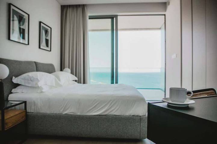 Appartement entier, Seafront Luxury Apt w/ Infinity Pool & Spa in Limassol, Chypre du Sud