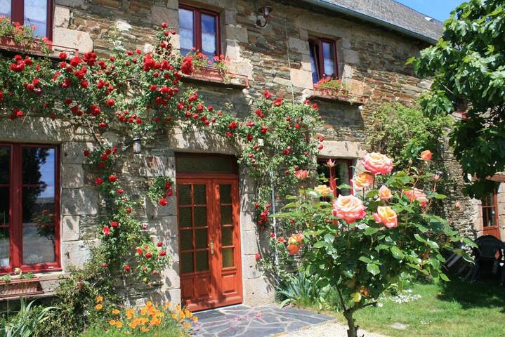 Maison de vacances pour 5 personnes, avec Balcon et Terrasse ainsi que Jardin et Piscine à Servon