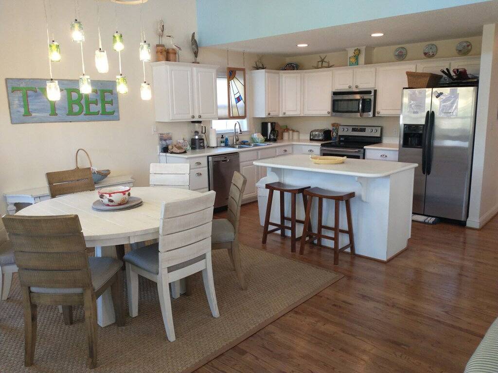 Ruhiges Haus auf der Südinsel mit Fahrrädern in Tybee Island, Chatham County