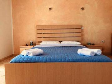 Maison d’hôte pour 3 personnes, avec jardin et terrasse, animaux acceptés dans Égine