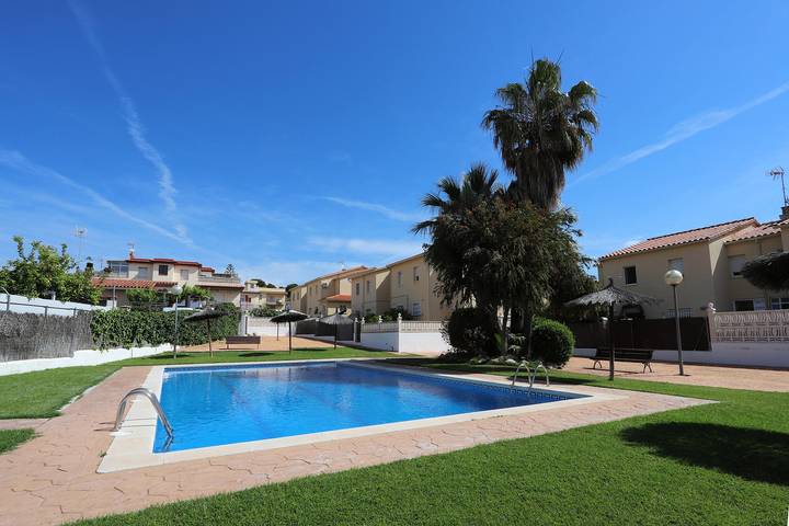 Casa rural para 6 personas, con terraza y piscina en Creixell - 2