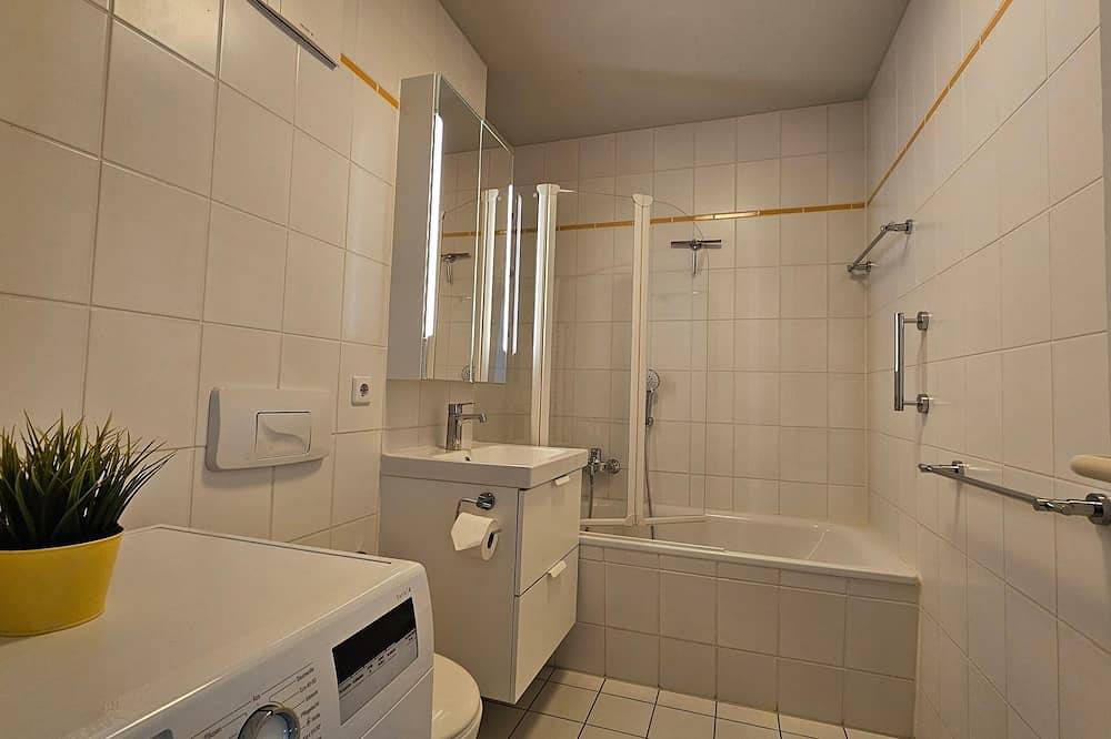 Appartement entier, Vacation apartment by the lake, sleeps 2, 65 m², conservatory, direct lake view in Bad Saarow, Dahme-Seengebiet