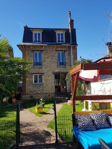 Chambre d’hôte pour 4 personnes, avec terrasse ainsi que piscine et jardin à Saint-Leu-la-Forêt