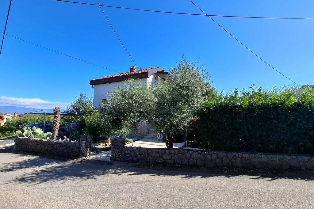 Ganze Wohnung, 1-Zimmer-Ferienwohnung mit Balkon Dobrinj, Krk -a in Gostinjac, Krk