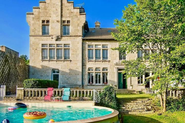 Location de vacances pour 15 personnes, avec Jacuzzi ainsi que Terrasse et Jardin à Montfaucon-en-Velay