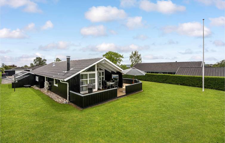 Ferienhaus für 8 Personen, mit Terrasse und Whirlpool sowie Garten in Råde Strand