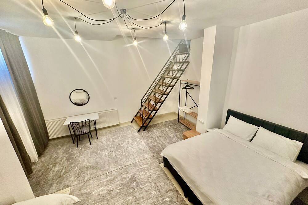 Entire apartment, Chic 2-bedroom apartment with Wifi, Ac in marvelous Antalya in Antalya, Antalya Province