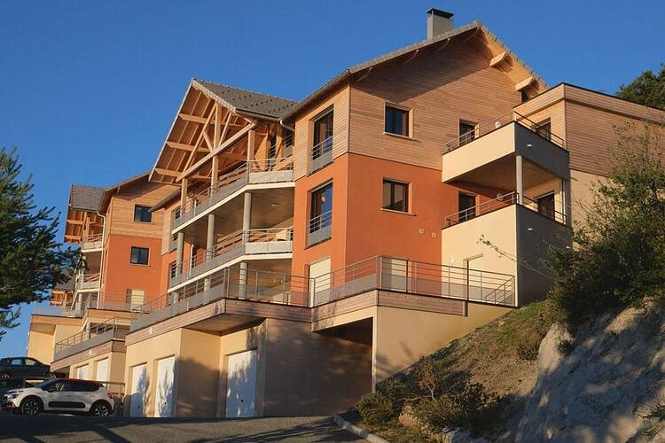 Appartement entier, Séjour au bord du lac Chorges avec cheminée in Chorges, Parc national des Écrins