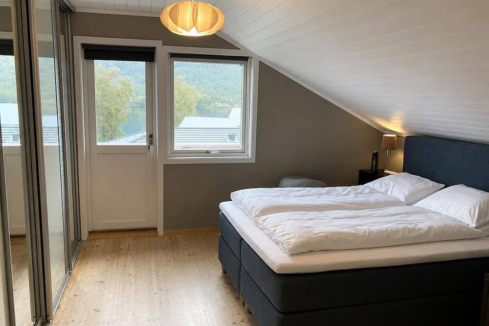 Idyllic Sunnmøre Escape house for up to 10 persons, with a Private Hot Tub+Sauna in Ålesund