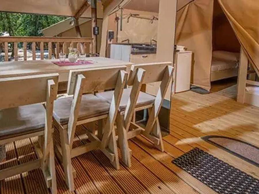 Camping Bi Village  - Safarizelt 5 personen - Super Lodge | 2 Schlafz. | 4/5 Pers. | Einfache Terrasse in Valbandon, Südküste Istrien