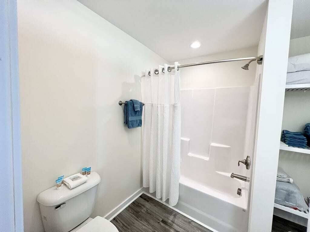 Ganze Wohnung, Saltwater Suites, 108 King 1st Floor in Surf City, Topsail Island