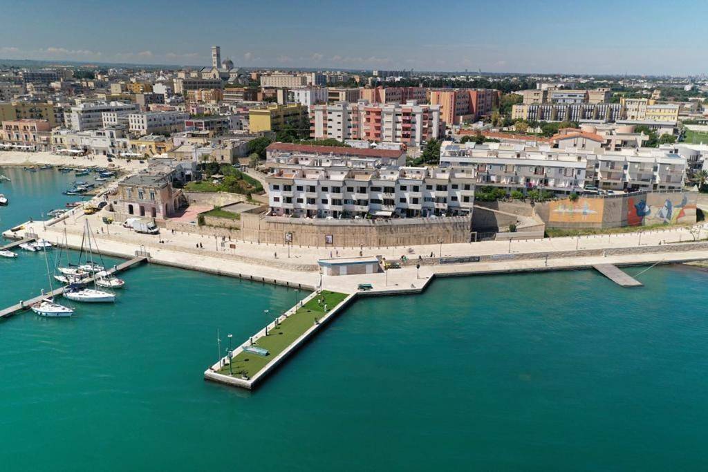 B&B La Baia Sea Rooms in Bisceglie, Barletta-Andria-Trani