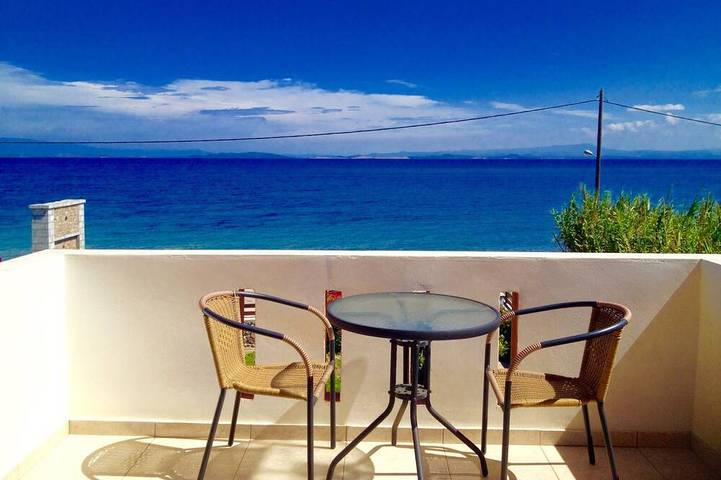 Villa for 6 people, with garden and balcony in Lesbos