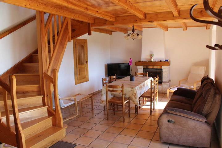 Gîte pour 8 personnes, avec jardin, animaux acceptés à Saint-Pierre-des-Tripiers - 4