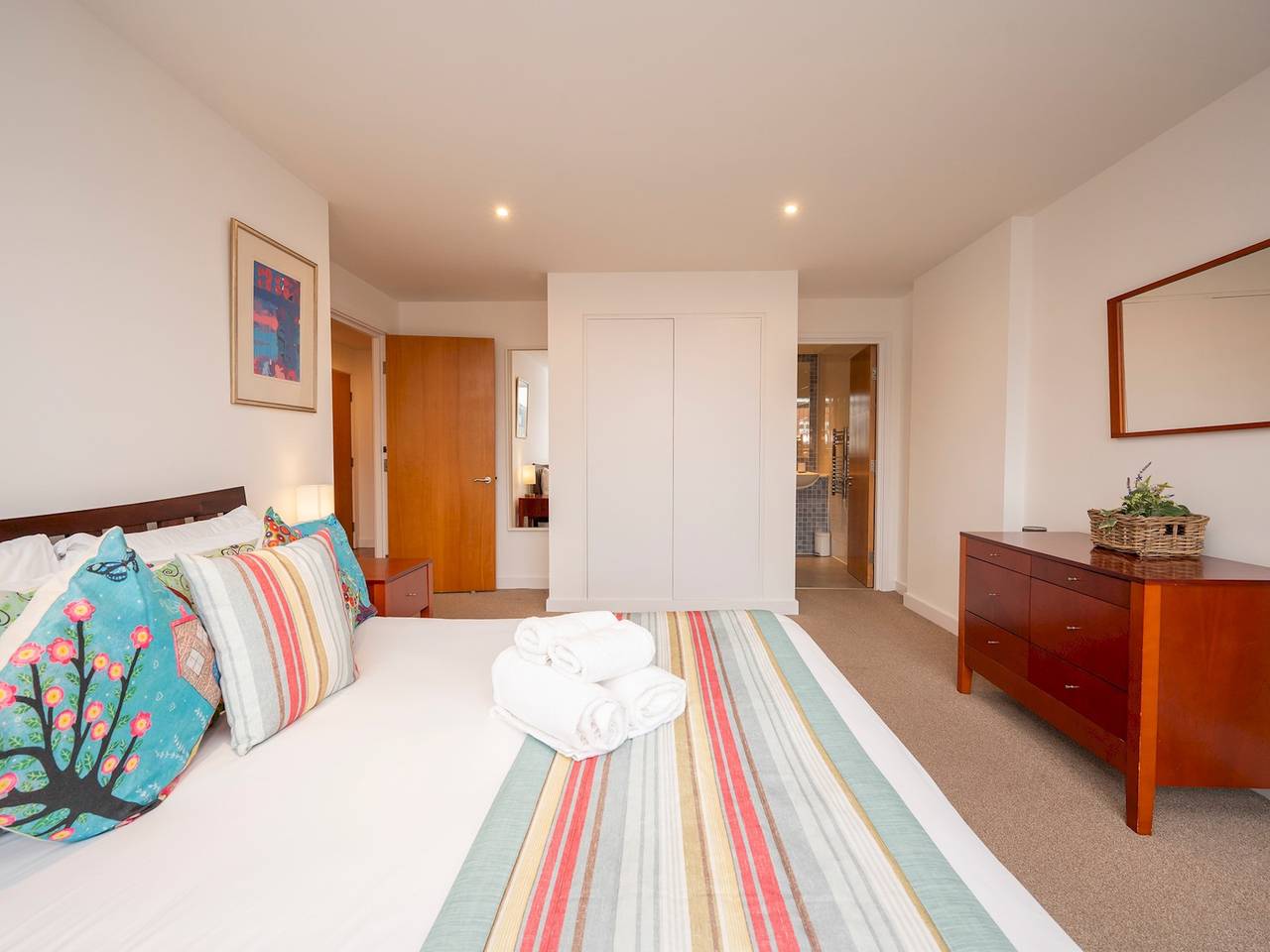 Ganze Wohnung, Bright Spacious Flat in Central London | Sleeps 6 - Pass the Keys in Islington, London