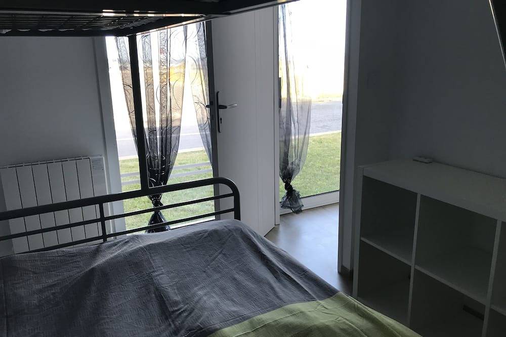 Appartement entier, N°7  situé en front de mer, Sud accès direct à la plage in Plomodiern, Région de Châteaulin