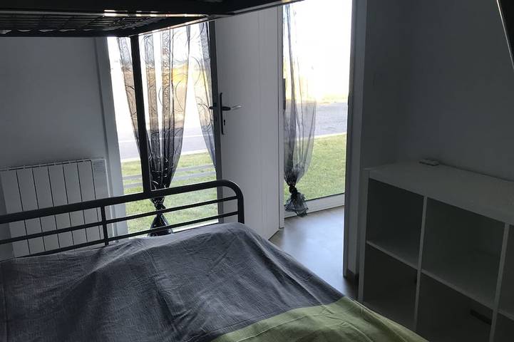 Gîte pour 6 personnes, avec jardin et terrasse, animaux acceptés dans Plage de Lestrevet - 3