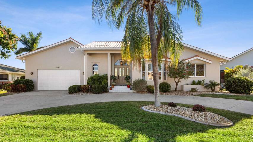 Vacation rental for 8 people, with pool and yard, kid friendly in Punta Gorda