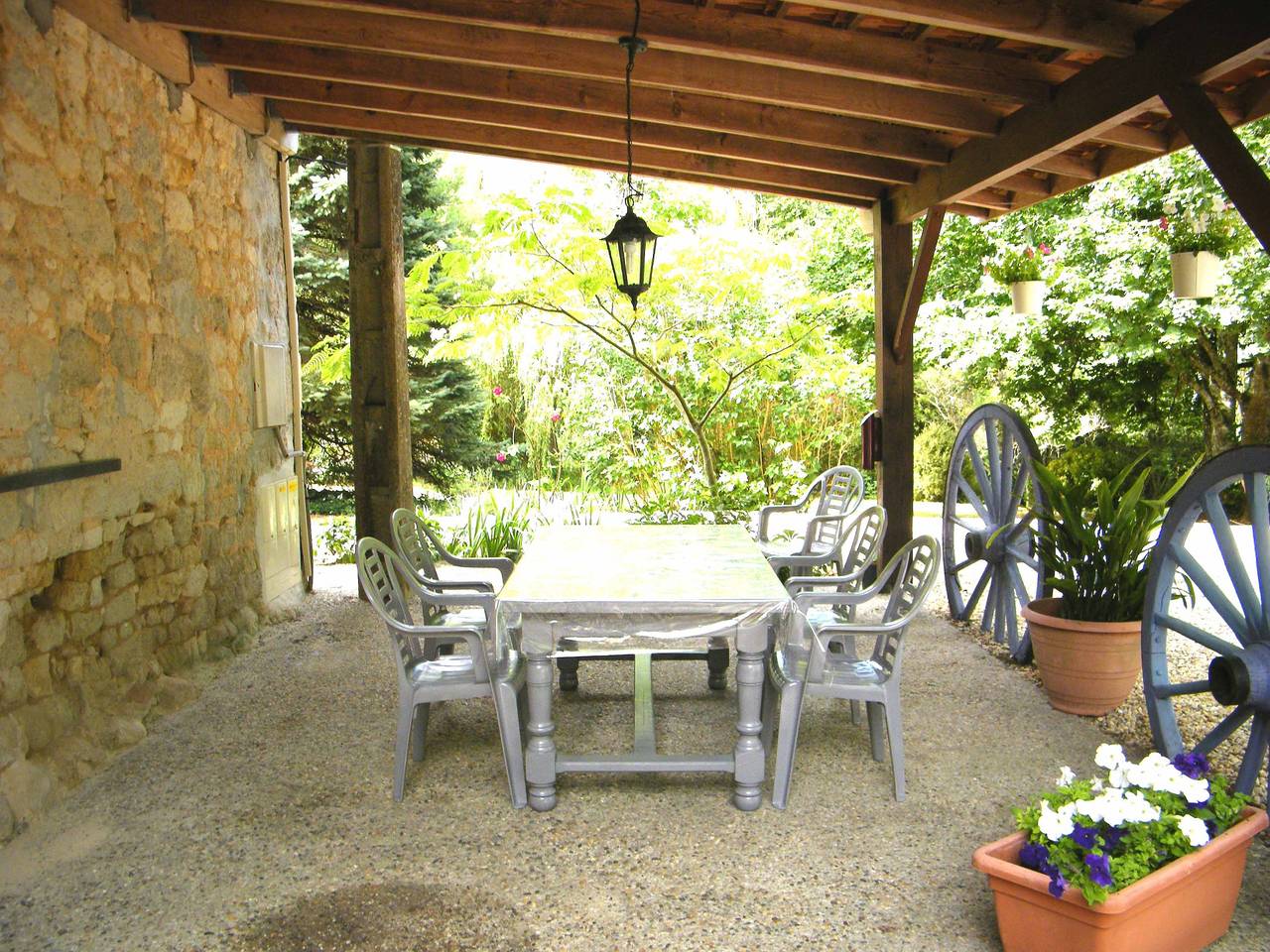 Gite Charentais le Coin Arboré in Saint-Vallier, Charente