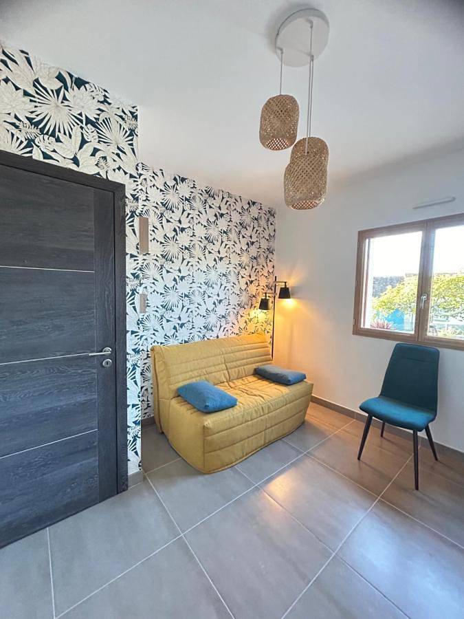 Appartement de vacances entier, Double Room with Pool View in Parigné-l'Évêque, Sarthe