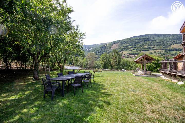 Gîte pour 6 personnes, avec Terrasse et Jardin à Aigueblanche