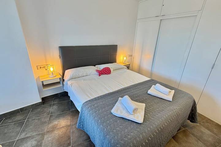 Entire apartment, Beautiful Apartment with Sea Views and the Port of Fornells in Plataforma de Fornells (Begur), Begur