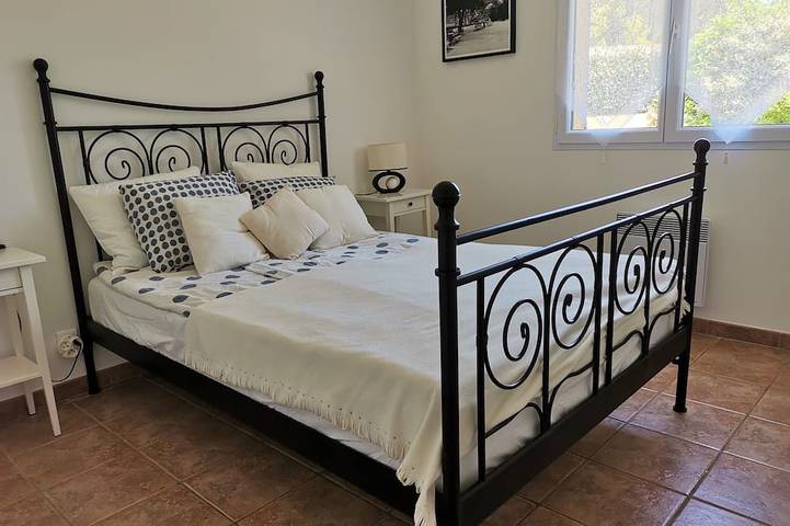 Location de vacances pour 5 personnes, avec terrasse et jardin à Saint-Antonin-du-Var - 4