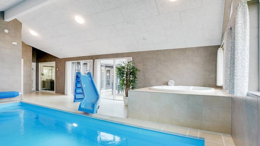 Ferienhaus für 26 Personen, mit Sauna und Garten sowie Terrasse, mit Haustier in Mommark