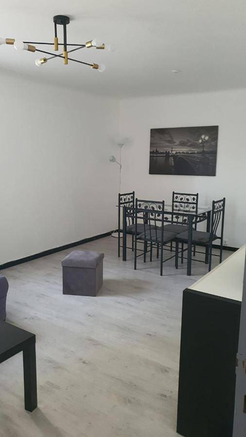 Appartement de vacances pour 4 personnes, avec Terrasse ainsi que Jardin et Piscine