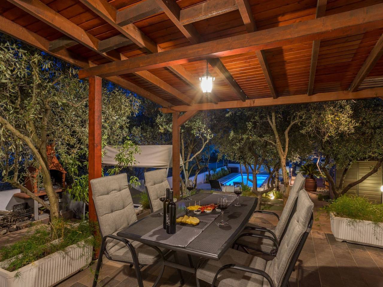Geräumiges Ferienhaus mit Terrasse und Garten in Stari Grad, Hvar