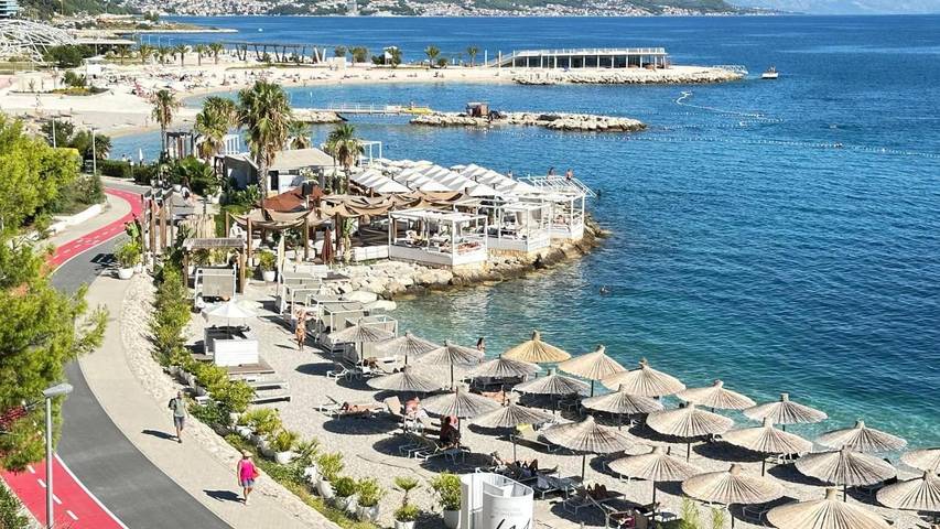 Villa pour 10 personnes, avec vue ainsi que jardin et piscine à Split - 2