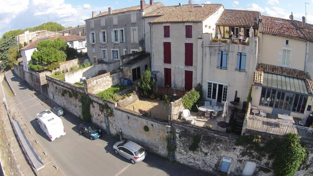 Suite with River View in Sainte-Foy-la-Grande, Région de Libourne
