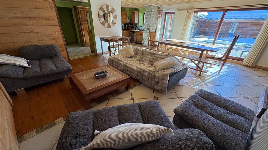 Appartement entier, Appartement "Le Duplex" avec vue sur les montagnes, terrasse privée et Wi-Fi in Albiez-Montrond, Région de Saint-Jean-de-Maurienne