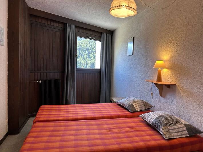 Appartement entier, Appartement Montgenèvre: 6 pers, 2 ch + coin montagne, balcon, parking, prox commerces in Montgenèvre, Région de Briançon