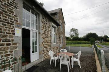 Gîte pour 4 personnes, avec jardin à Argouges