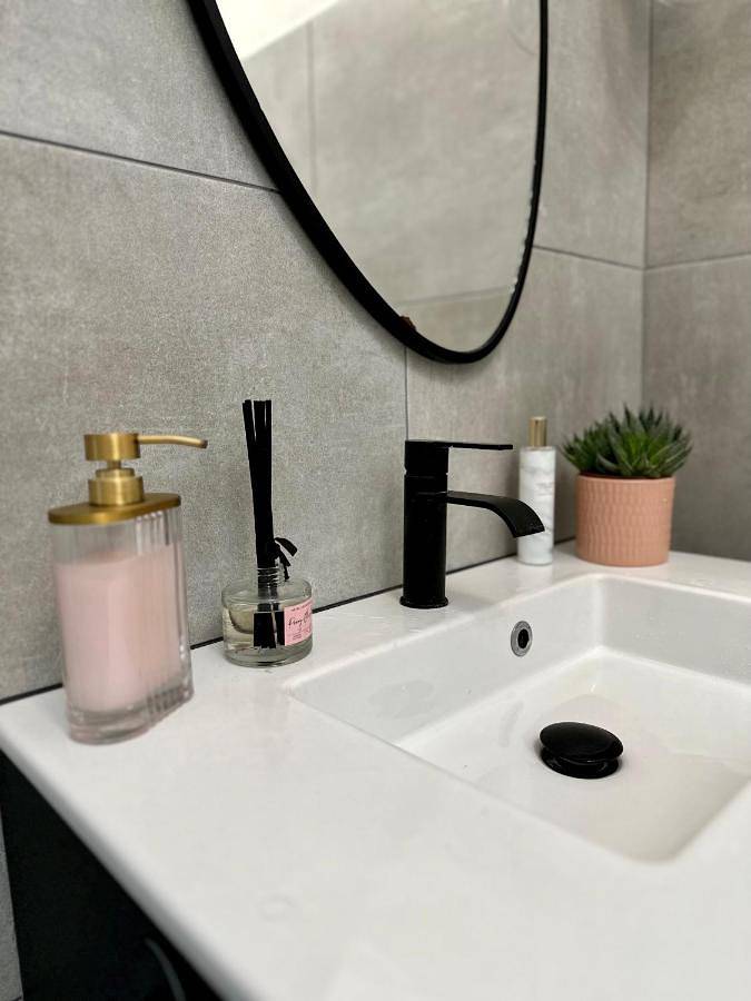 Chambre d’hôte pour 16 personnes, avec terrasse ainsi que piscine et jardin, adapté aux familles en Gironde - 3