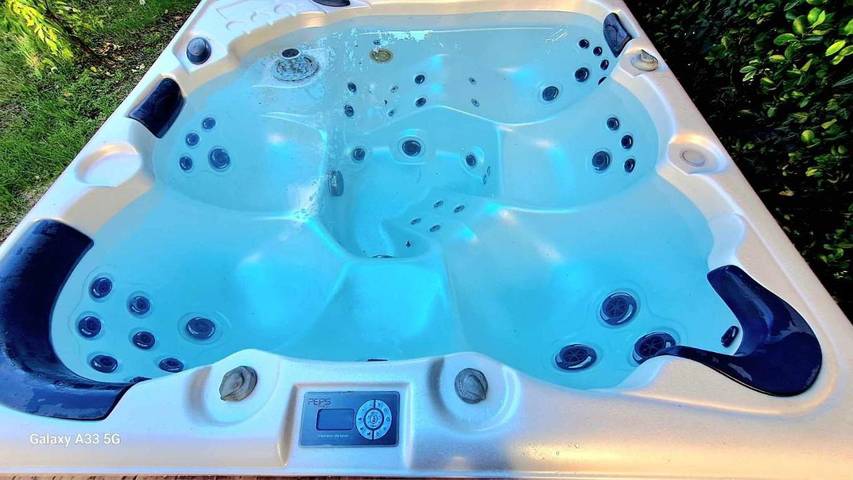 Location de vacances pour 9 personnes, avec jardin ainsi que sauna et jacuzzi à Salles - 2