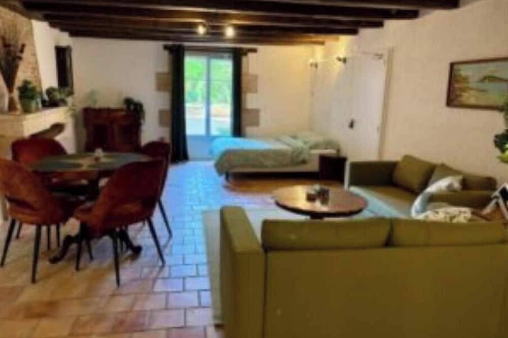 Gîte 2 \"La Rose\" in Saint-Savin, Vienne (France)