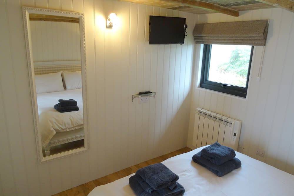 Luxury Contemporary Beach Lodge With Sand Dunes And River Views - Sleeps 6 in Heacham, Norfolk Coast