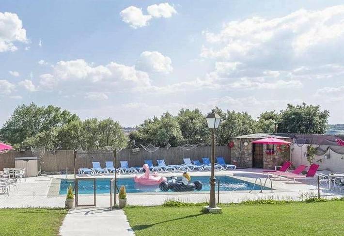 Apartamento para 3 personas, con Jacuzzi y Terraza además de Jardín y Piscina en Galapagar