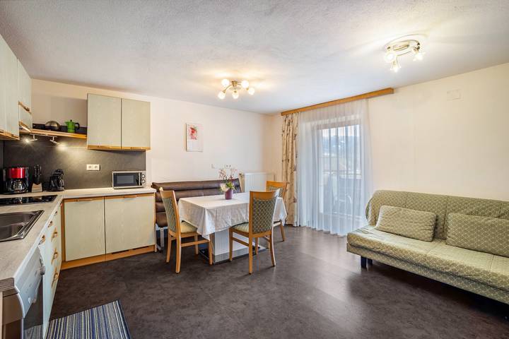 Entire apartment, Apartment 'Gartnerhof Glücksklee' with Mountain View, Shared Garden and Wi-Fi in Stubai Alps, Brenner