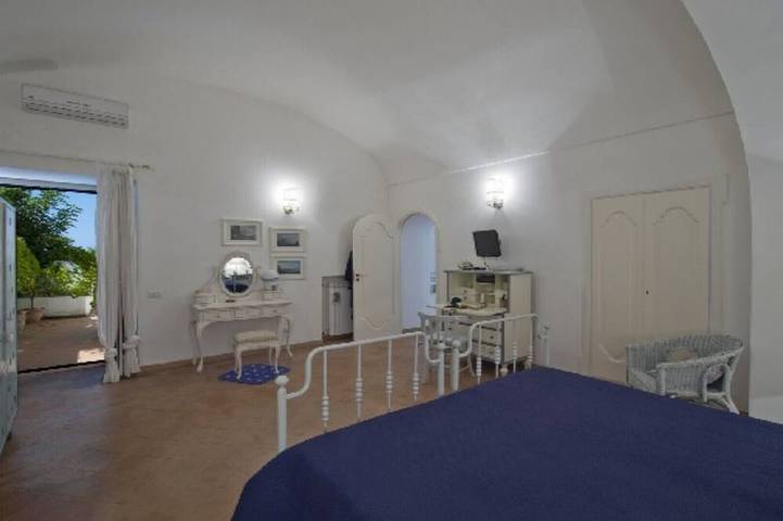Entire apartment, Casa Santacroce 2 with large garden in Gavitella beach, Praiano