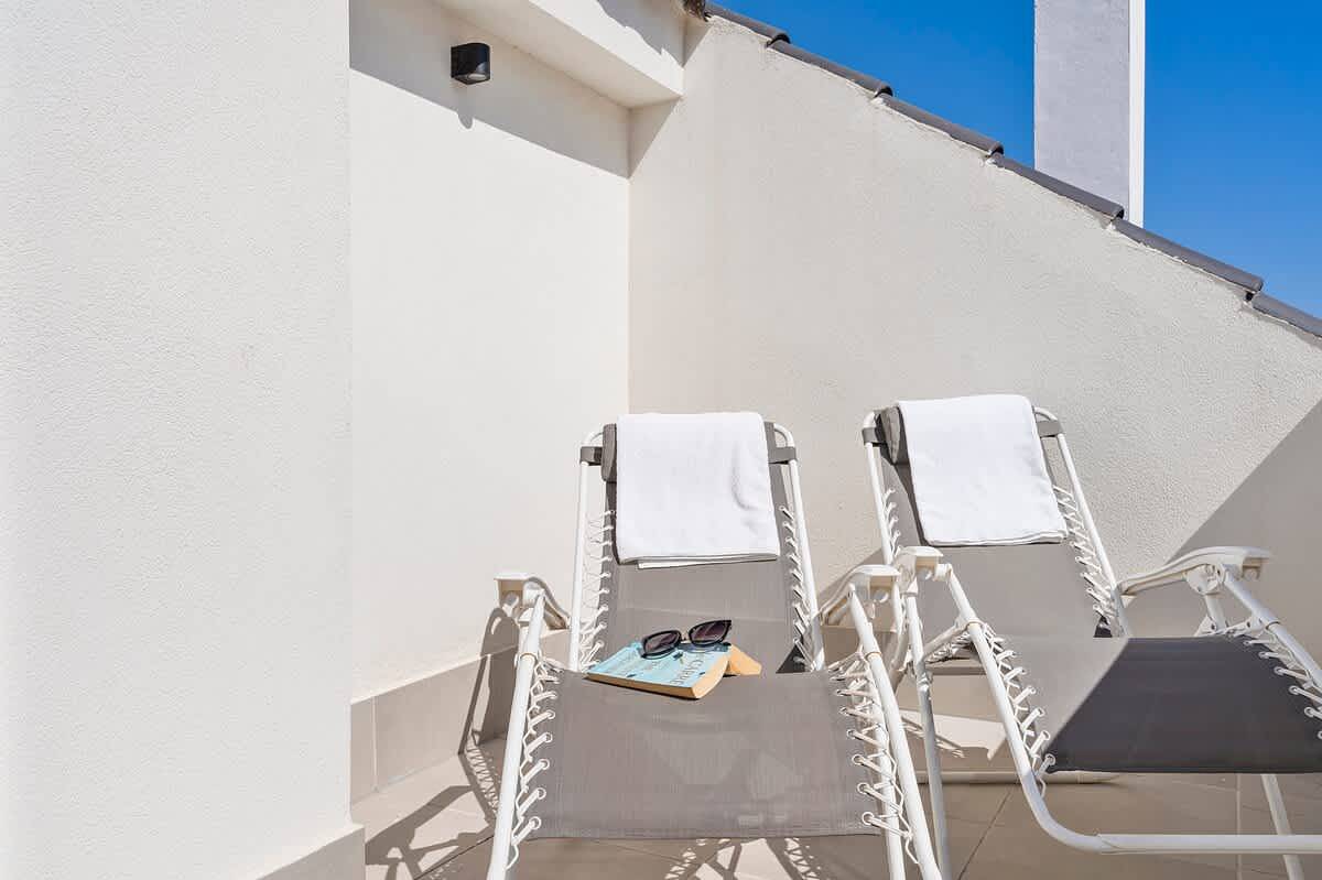 Ganze Ferienwohnung, Sleek Rooftop Penthouse with City & Mountain Views in Los Boliches, Fuengirola